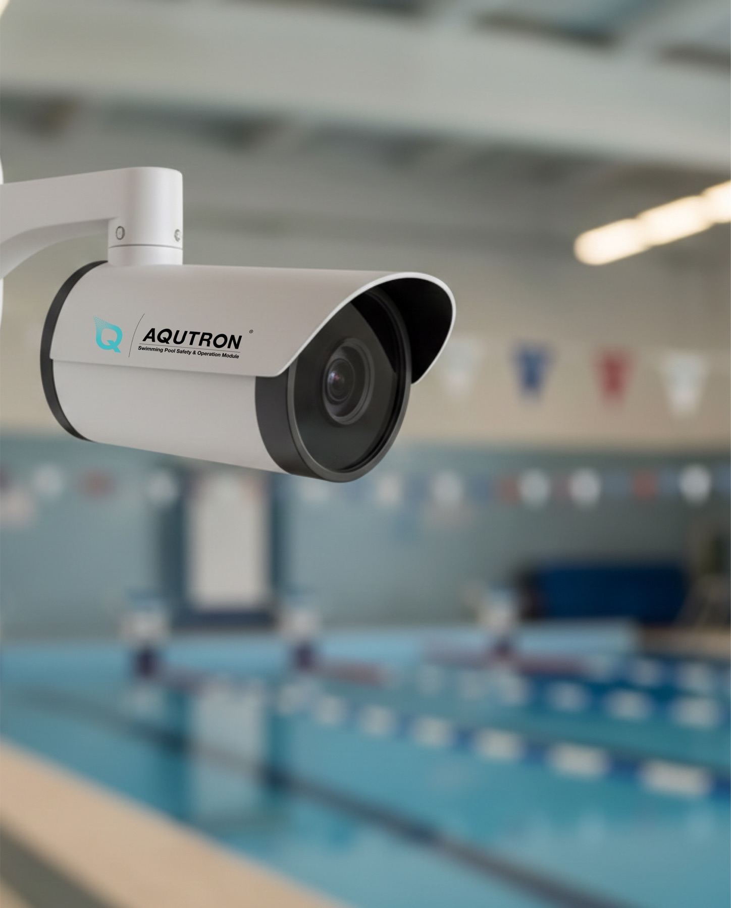 Installation Aqutron avec capteurs au-dessus du bassin